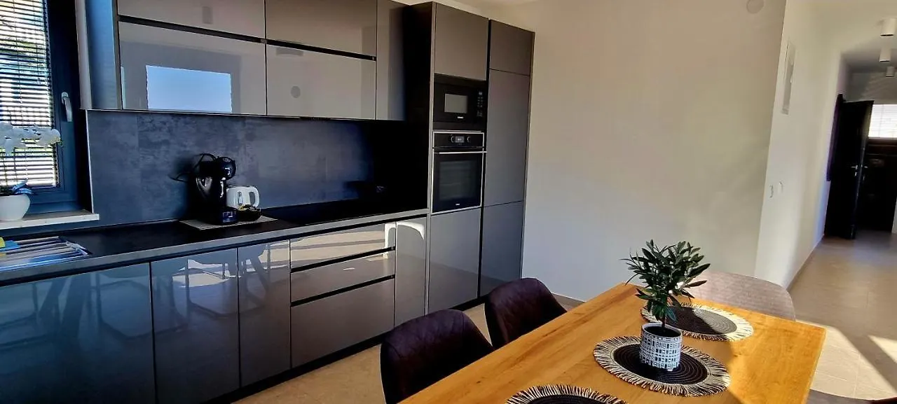 Dinary Apartman Vir Apartment