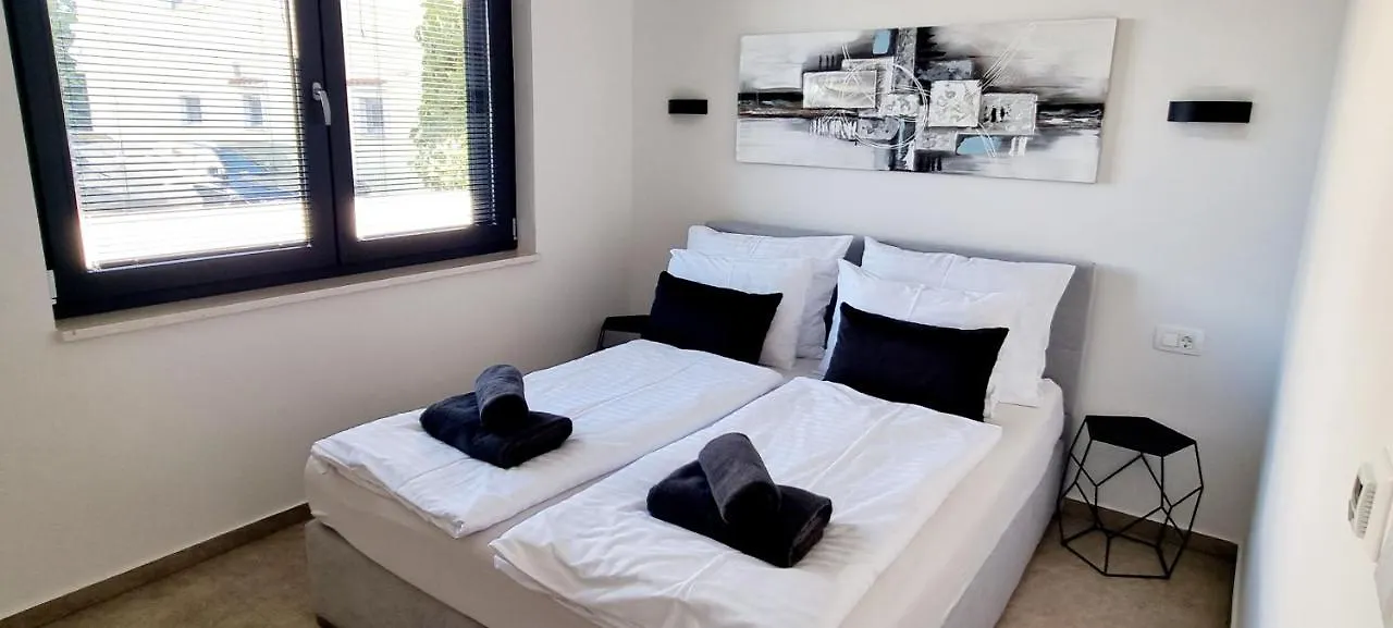 Dinary Apartman Vir 0*,