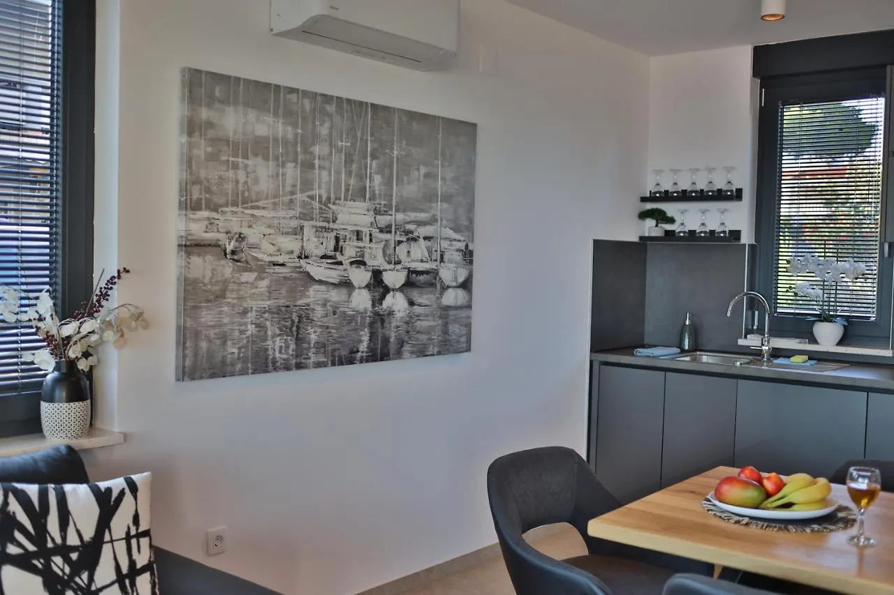 Apartment Dinary Apartman Vir Croatia