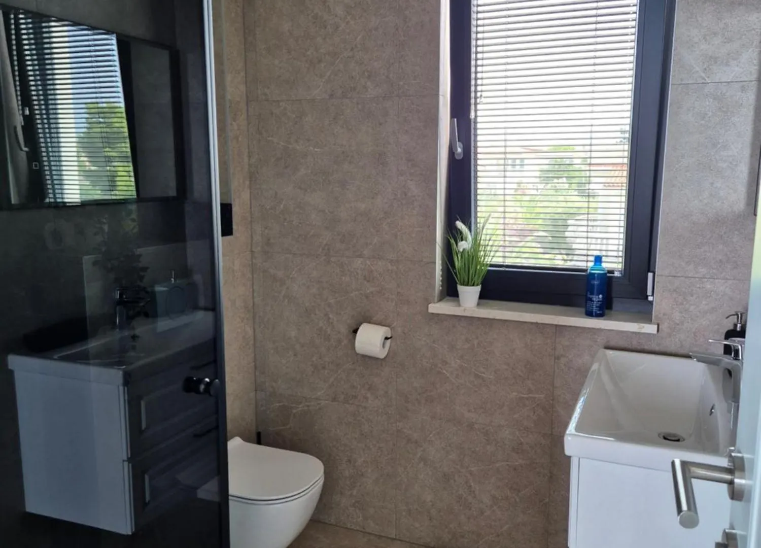 Dinary Apartman Vir 0*,